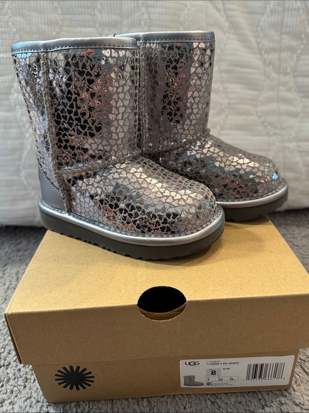 UGG Classic II Gel Hearts Boot in Metallic Silver - Toddler 8